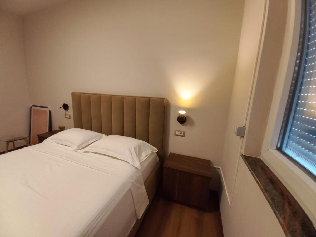 Penthouse Rooms & Aparts Tiranë Ngoại thất bức ảnh