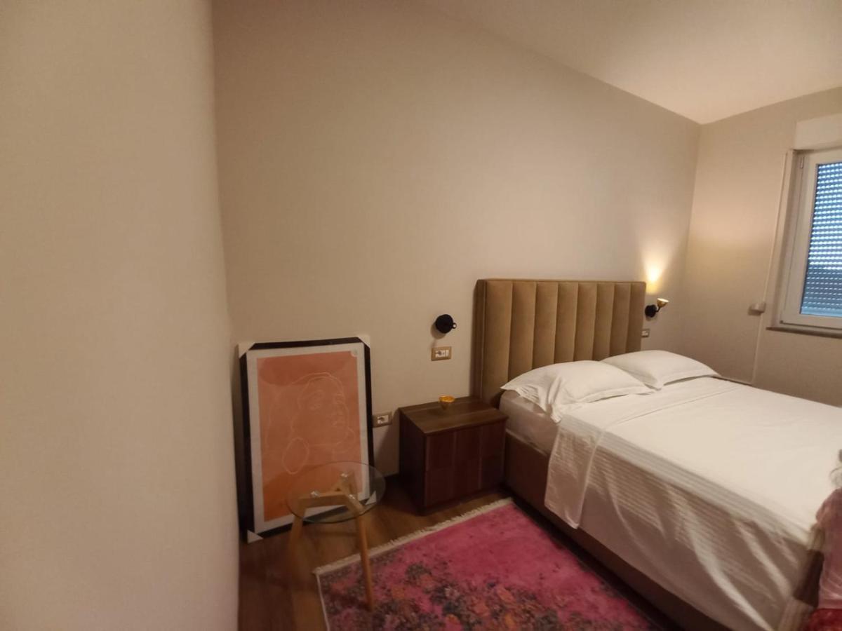 Penthouse Rooms & Aparts Tiranë Ngoại thất bức ảnh