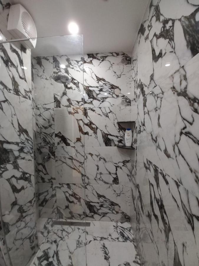 Penthouse Rooms & Aparts Tiranë Ngoại thất bức ảnh