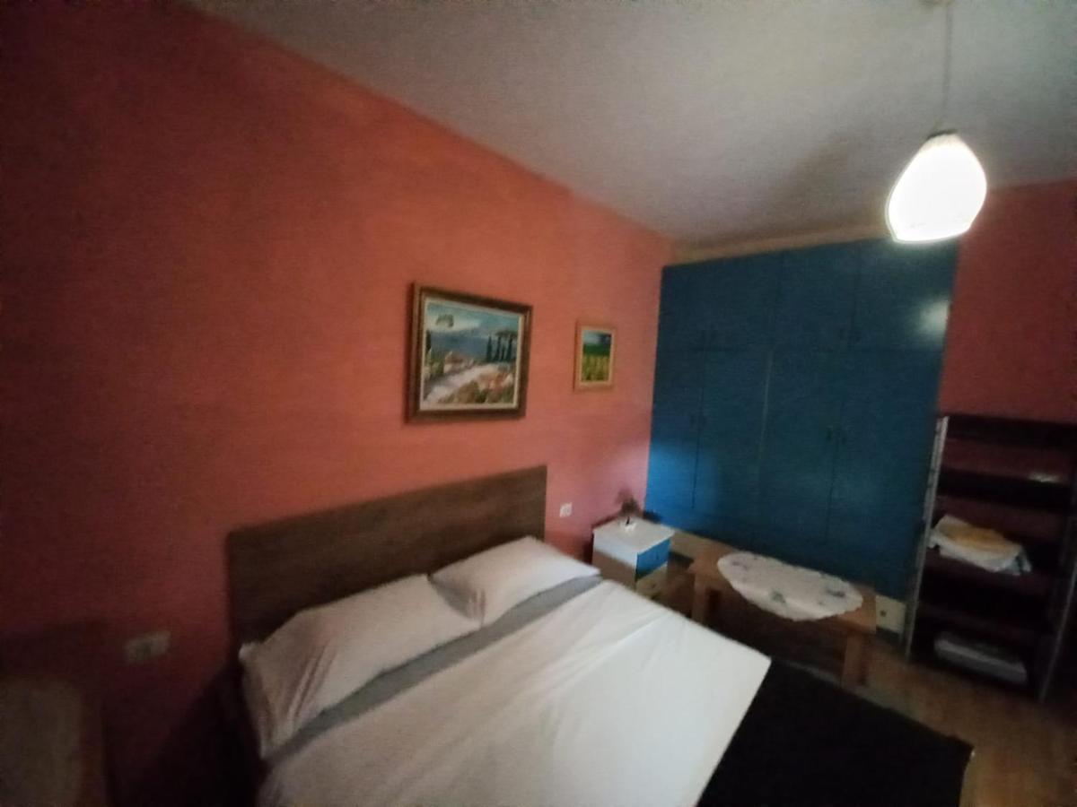 Penthouse Rooms & Aparts Tiranë Ngoại thất bức ảnh