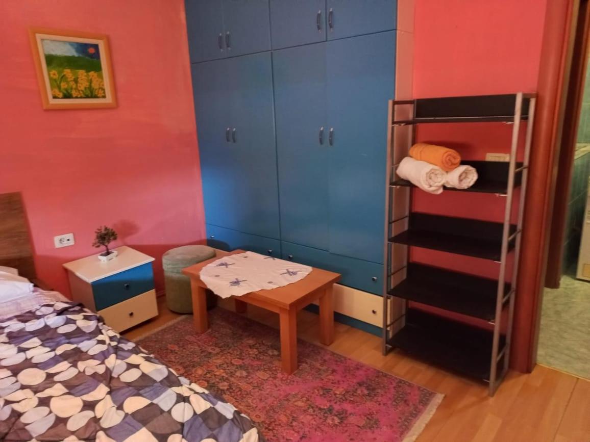 Penthouse Rooms & Aparts Tiranë Ngoại thất bức ảnh