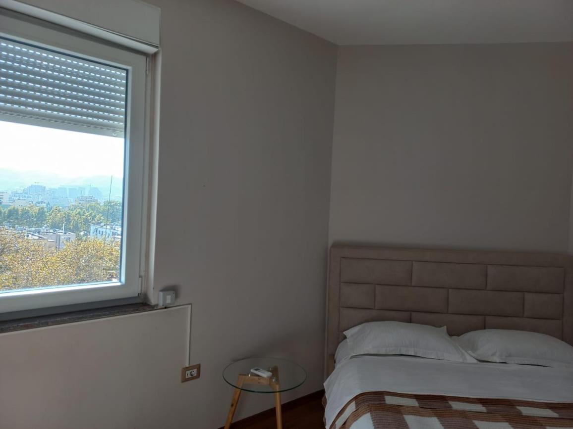 Penthouse Rooms & Aparts Tiranë Ngoại thất bức ảnh