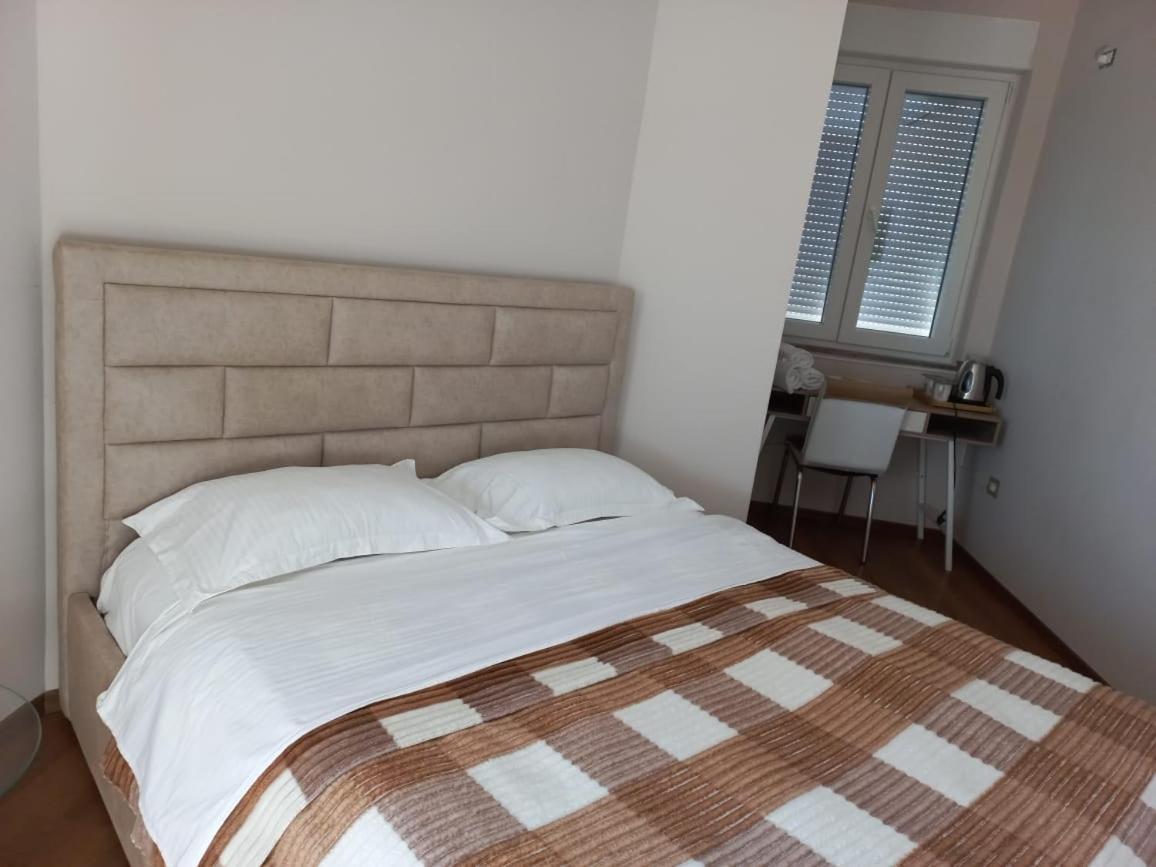 Penthouse Rooms & Aparts Tiranë Ngoại thất bức ảnh