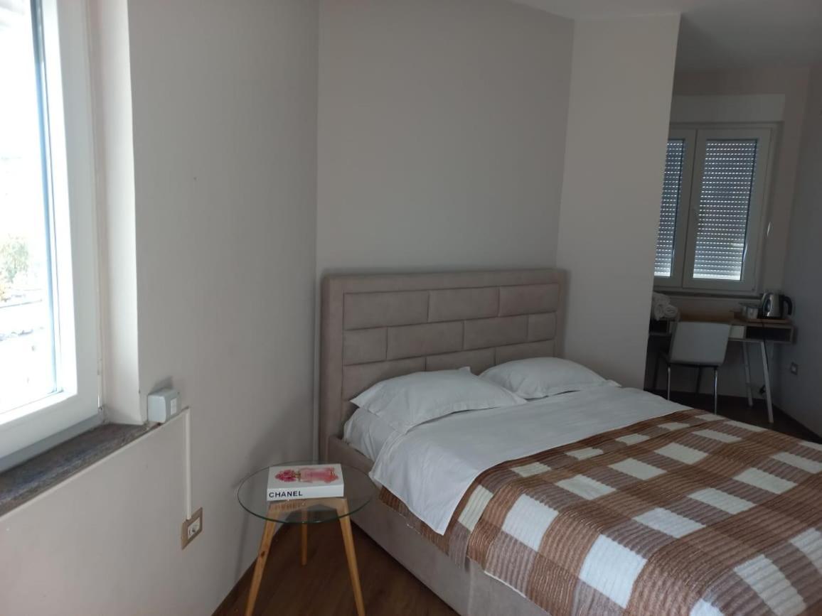 Penthouse Rooms & Aparts Tiranë Ngoại thất bức ảnh