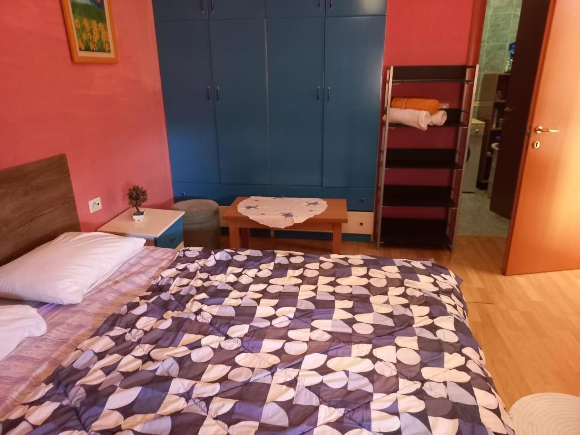 Penthouse Rooms & Aparts Tiranë Ngoại thất bức ảnh
