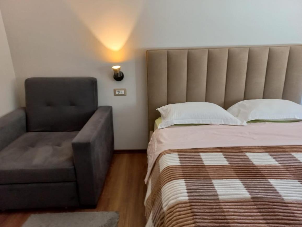 Penthouse Rooms & Aparts Tiranë Ngoại thất bức ảnh