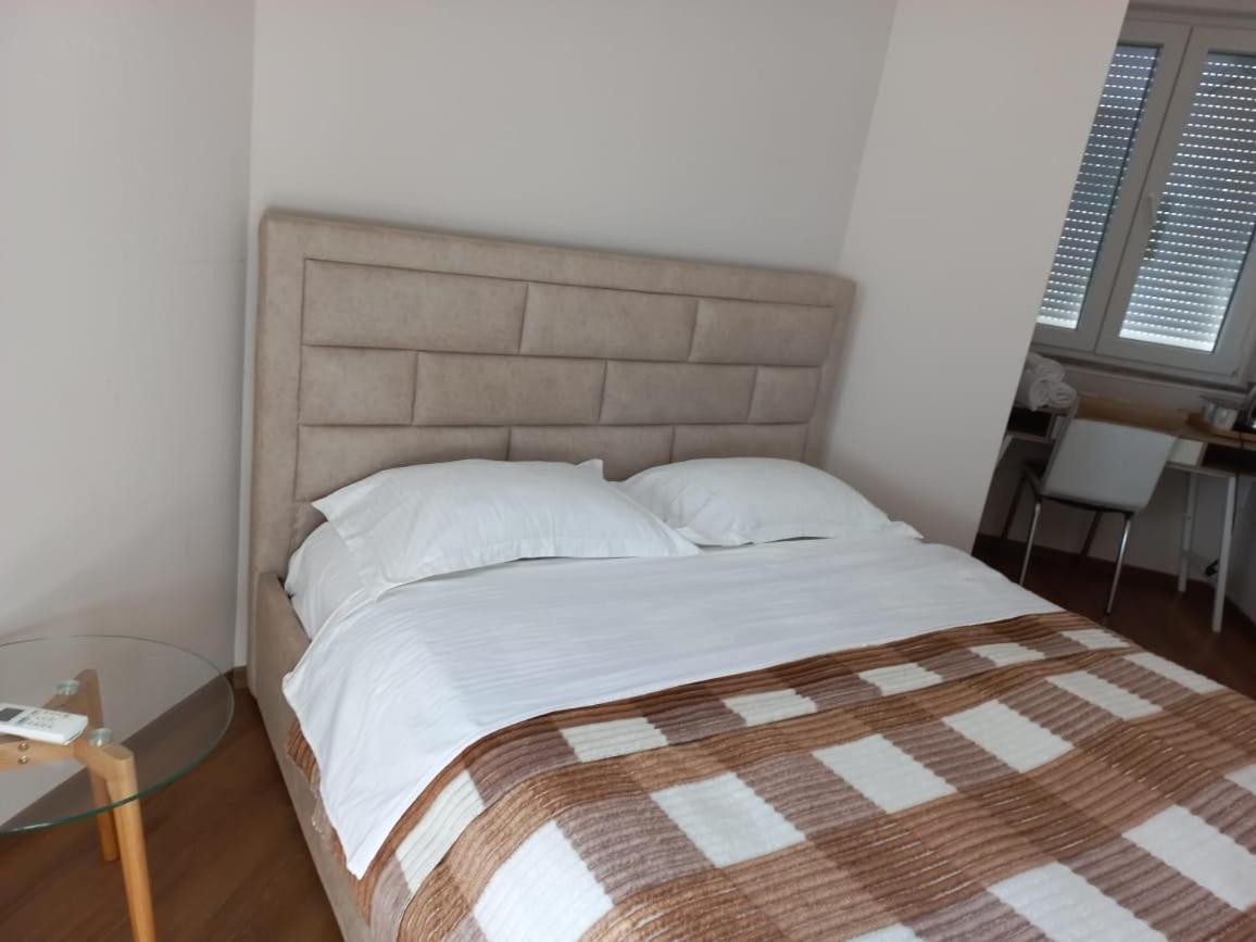 Penthouse Rooms & Aparts Tiranë Ngoại thất bức ảnh